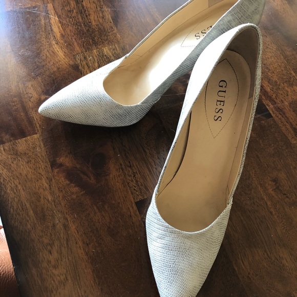 Guess Pump - Silver Size 10 - Picture 2 of 3